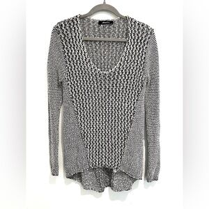 Olivaceous Knit Sweater Women’s Size‎ Small